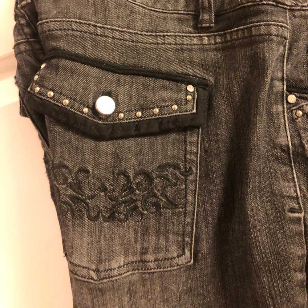 Capris - Picture 4 of 8